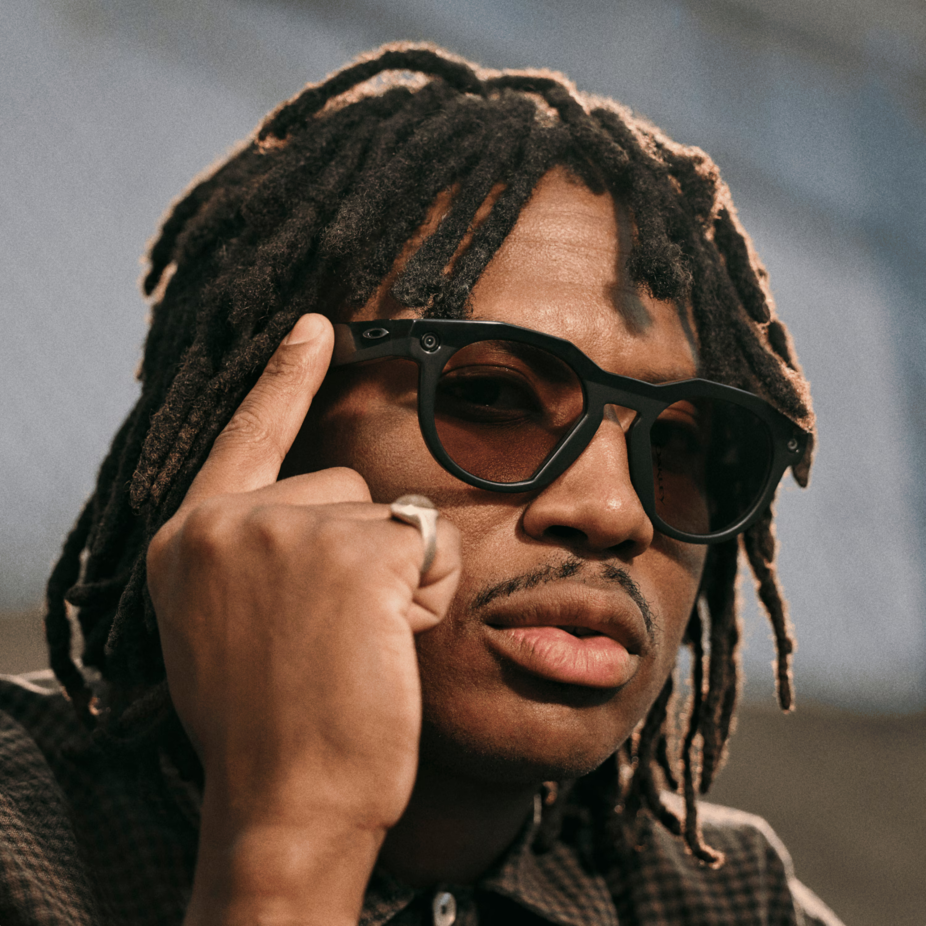 HSTN Meta Black Frame/Transitions Amethyst Lenses