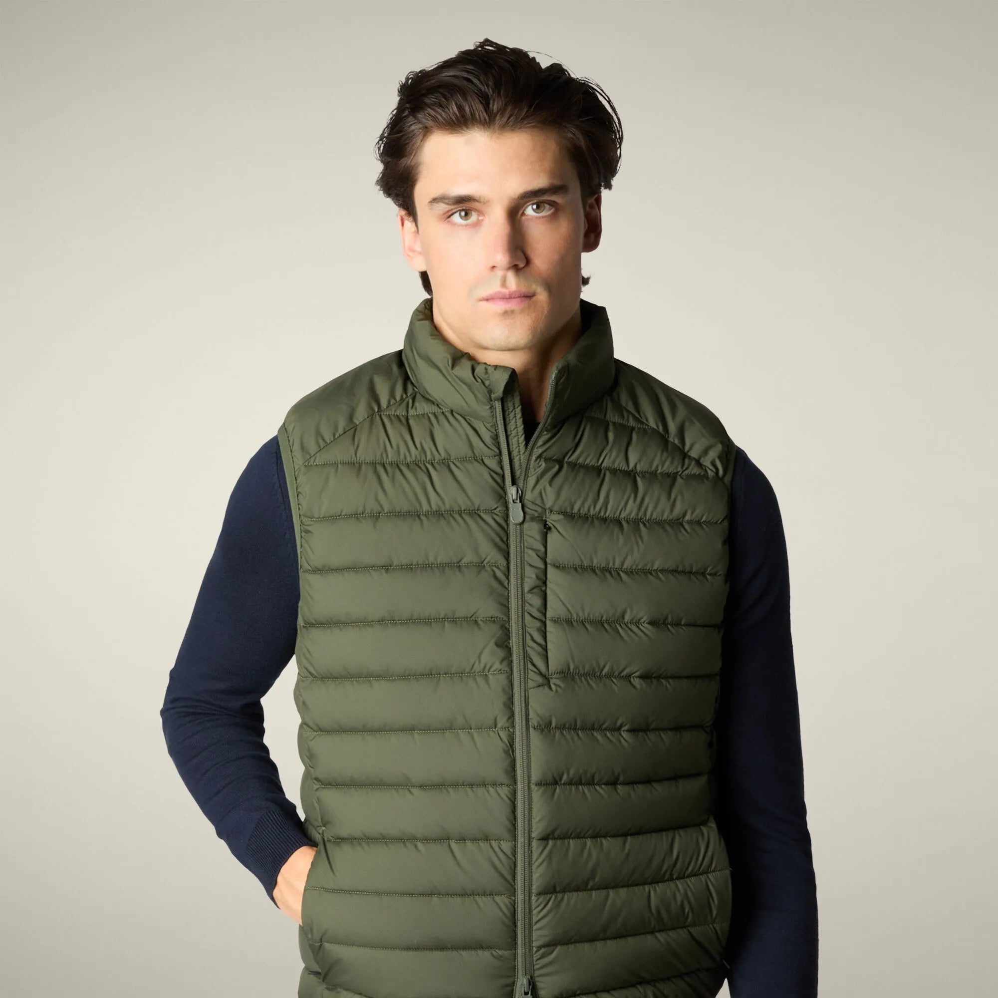 Rhus Vest M