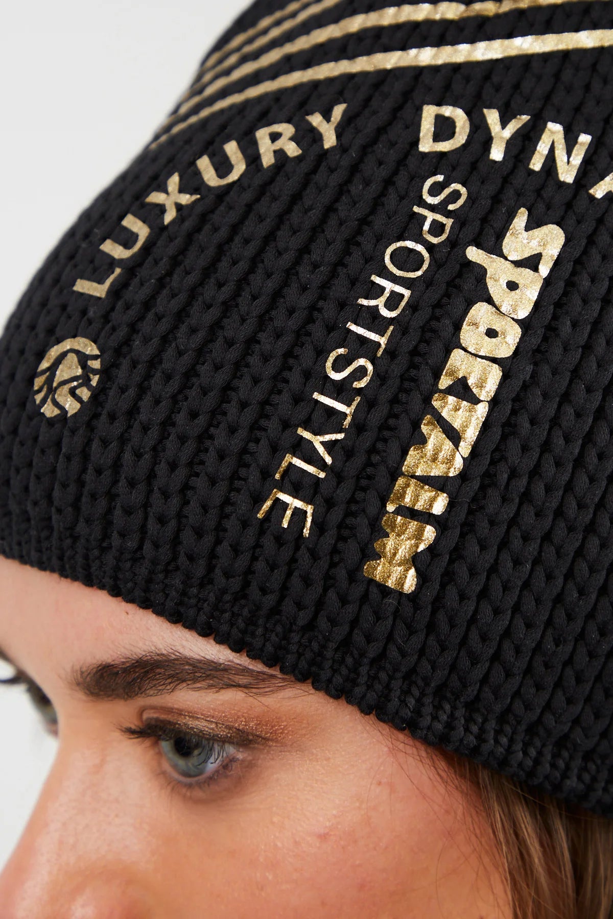 Dynamic Beanie Black/Gold Woman | BOTËGHES LAGAZOI